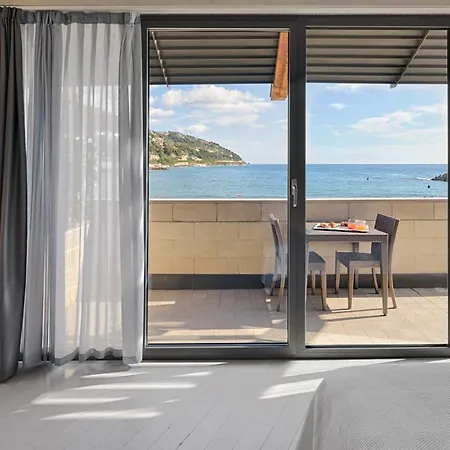 Riviera Dei Fiori Отель