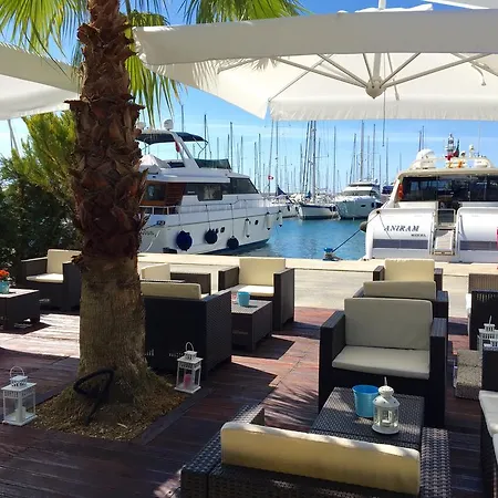 Hotel Riviera Dei Fiori 4*