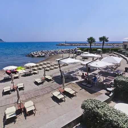 Riviera Dei Fiori Otel