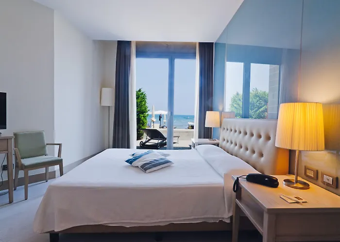 호텔 Riviera Dei Fiori 4*